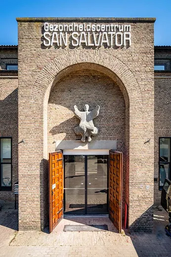 Vooraanzicht van Gezondheidscentrum San Salvator